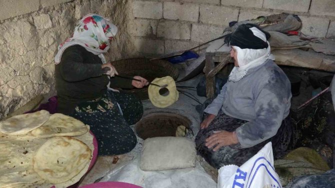 Van’da Tandırlar Depremzedeler İçin Yandı
