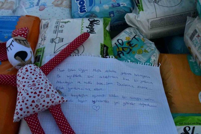 Yardım Kolilerinden Çıkan Notlar Duygulandırdı