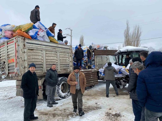 Yenice’den 3 Kamyon Odun Yardımı Deprem Bölgesine Gönderildi