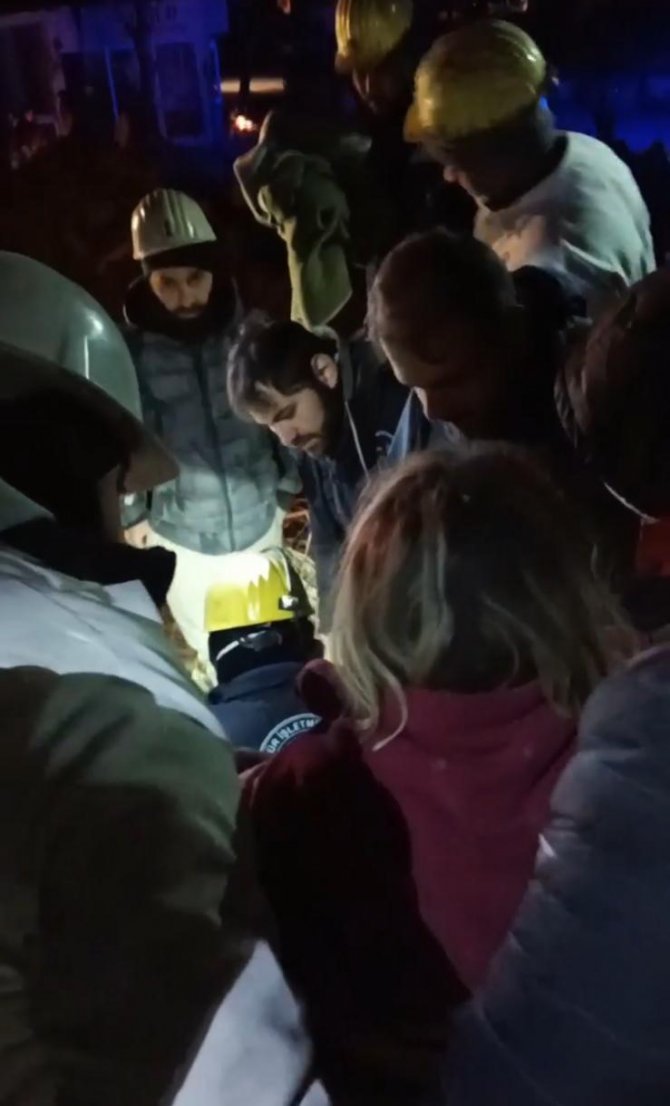 Zonguldaklı Anne Ve Kızı 65 Saat Sonra Kurtarıldı