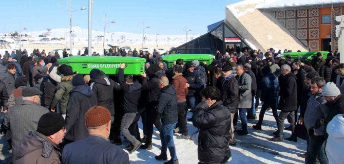Depremde Hayatını Kaybeden Puğaça Ailesine Acı Veda