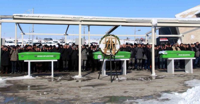 Depremde Hayatını Kaybeden Puğaça Ailesine Acı Veda
