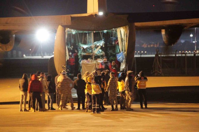 Adıyaman’dan 46 Depremzede İ̇zmir’e Getirildi