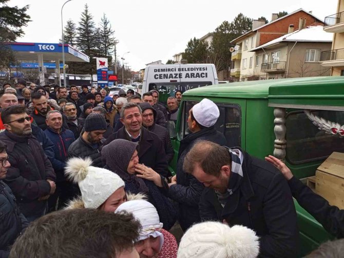 Depremde Hayatını Kaybeden 4 Kişilik Selçuk Ailesi Simav’da Toprağa Verildi