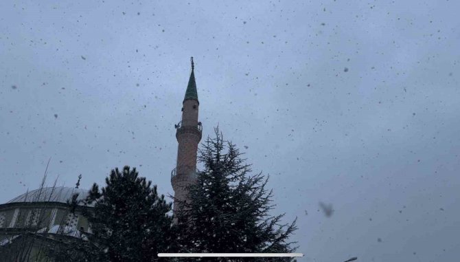 Afyonkarahisar’da Kar Yağışı Etkili Oldu