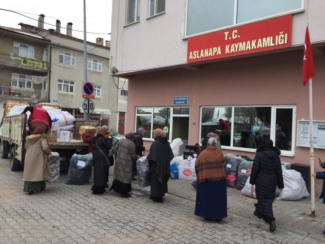 Aslanapa’dan Deprem Bölgesine Erzak Ve Ekipman Sevkiyatı Devam Ediyor