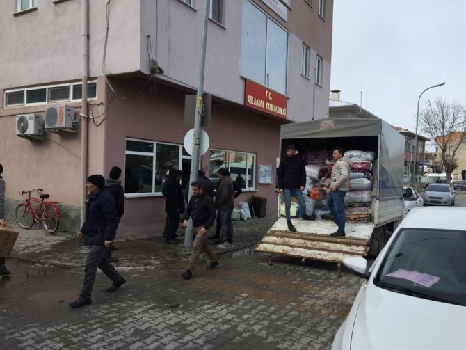 Aslanapa’dan Deprem Bölgesine Erzak Ve Ekipman Sevkiyatı Devam Ediyor