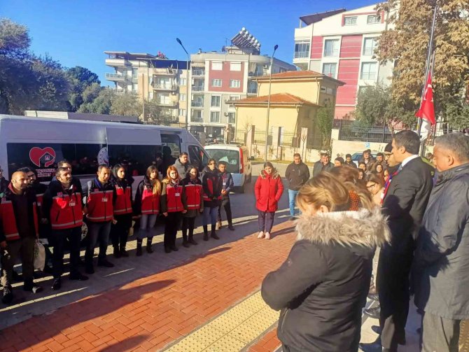 Depremzedelere Destek Olmak İçin Yola Çıktılar