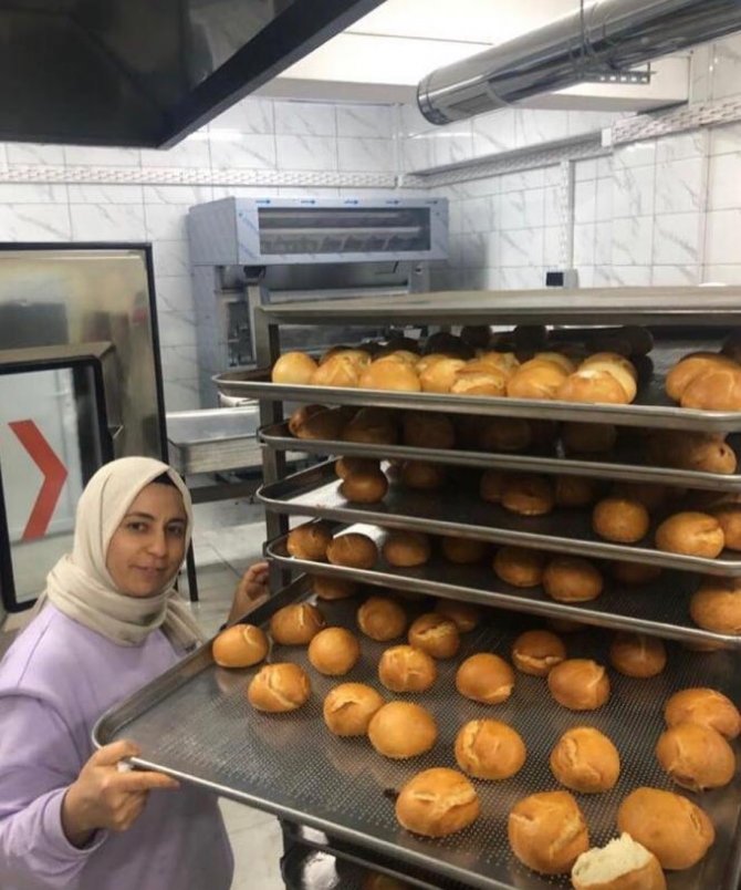 Öğrenciler Yaptığı 2 Bin Ekmeği Depremzedelere Gönderdi