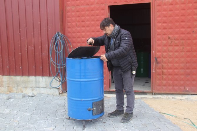Bayramiç’te Saç Bidonları Sobaya Dönüştürülerek, Deprem Bölgesine Gönderiliyor