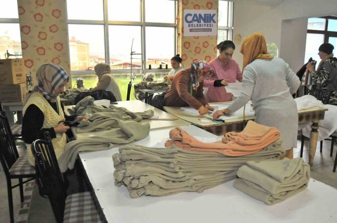Canikli Kadınlar Depremzedeler İçin El Ele