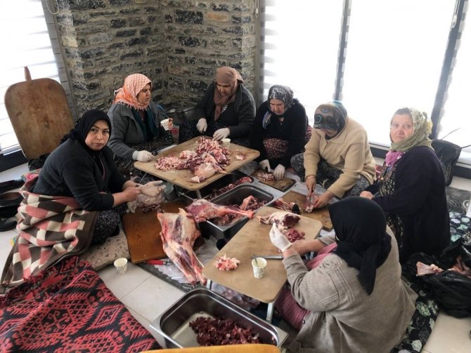 Kestikleri 70 Küçükbaşı Deprem Bölgesine Gönderiyorlar