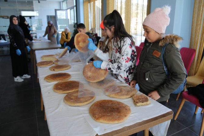 Minikler Depremzedelere Yardım İçin Ellerinden Geleni Yapıyor