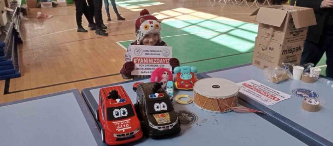 Minikler Depremzedelere Yardım İçin Ellerinden Geleni Yapıyor