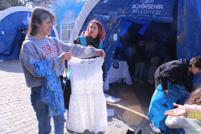 Depremzedelere Yollanan Bazı Eşyalar Çileden Çıkardı