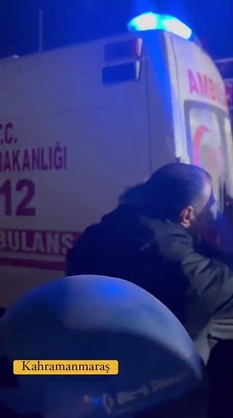 Sakaryalı Ekip Vali Kaldırım’a Sarılarak Ağladı