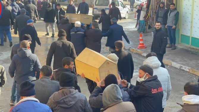 Depremde Hayatını Kaybeden Aile Dursunbey’de Toprağa Verildi