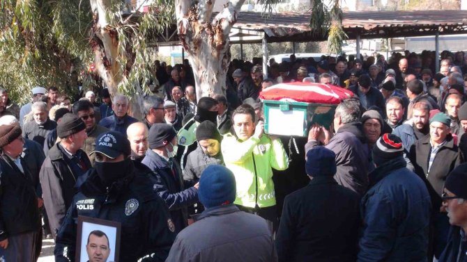 Depremde Hayatlarını Kaybeden Polis Memuru Eşi Ve 4 Çocuğu Toprağa Verildi