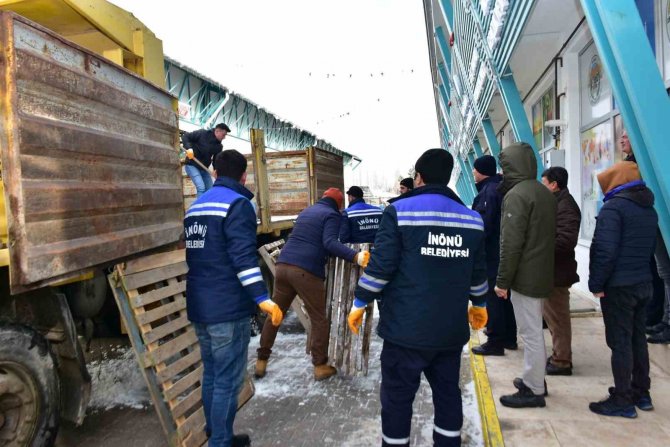 İ̇nönü’den Afet Bölgesine Yardım Devam Ediyor