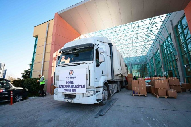 Denizli Büyükşehir’den Deprem Bölgesine 35 Tır Yardım Malzemesi