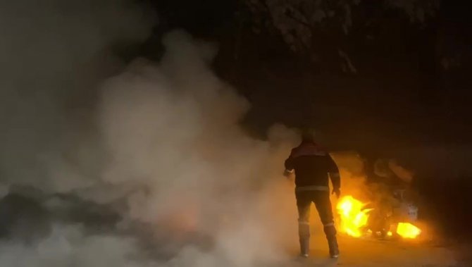 Seyir Halindeki Otomobil Alev Alev Yandı