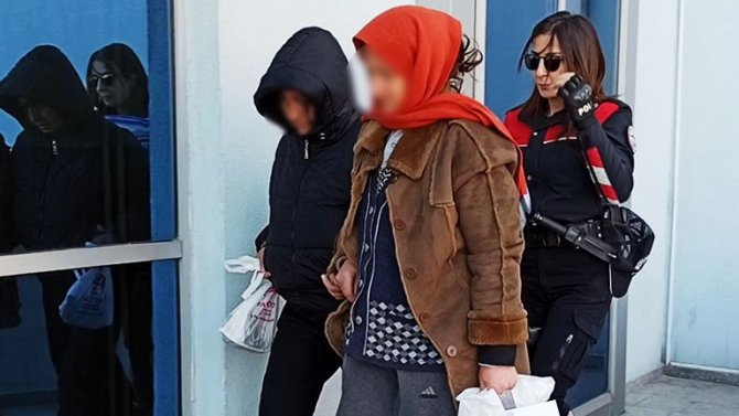 Deprem Yardımlarını Çalan 4 Belediye Personeli Adliyeye Sevk Edildi