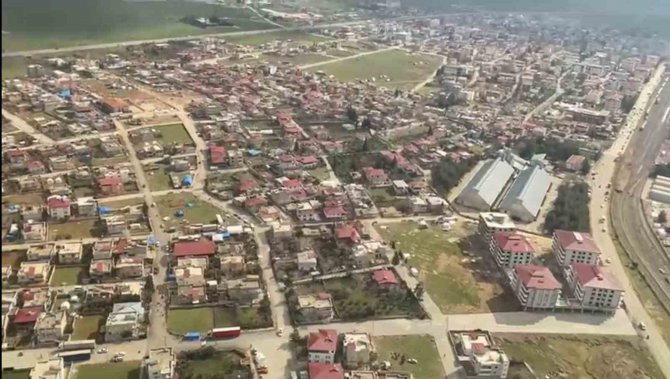 Bakan Dönmez İ̇slahiye’de Deprem Bölgesini Havadan İnceledi