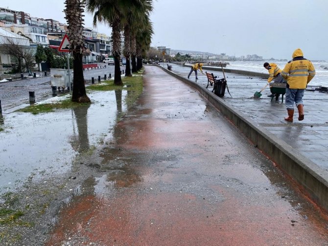 Karadeniz’in Dev Dalgalarının Dövdüğü Sahil Temizlendi