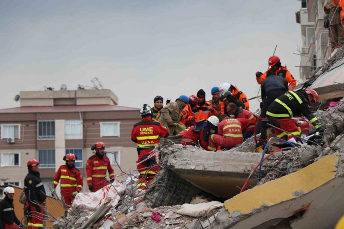 İ̇spanyol Ekip 106 Saat Sonra 2 Çocuğu, 108 Saat Sonra Çocukların Annesini Kurtardı