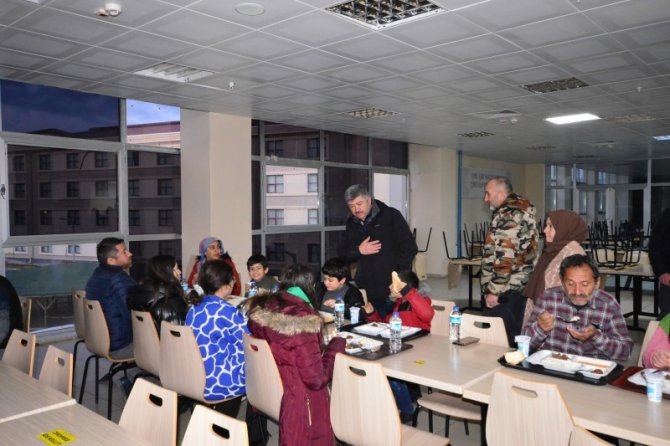 Gediz’e Getirilen Depremzedeler Kyk Yurtlarına Yerleştirildiler
