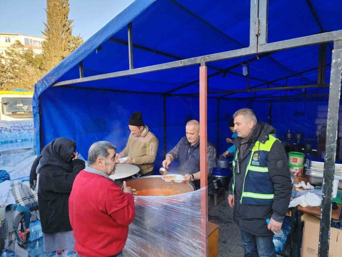 Depremzedelerin Yaralarını Sarmak İçin Sahadalar