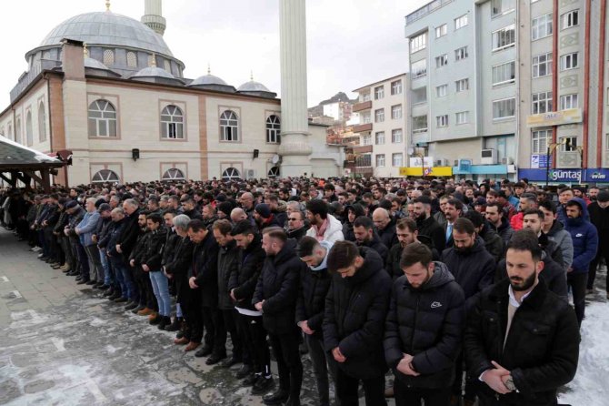 Otomobil Almak İçin Gittiği Hatay’da Enkaz Altında Kalan Genç Son Yolculuğuna Uğurlandı