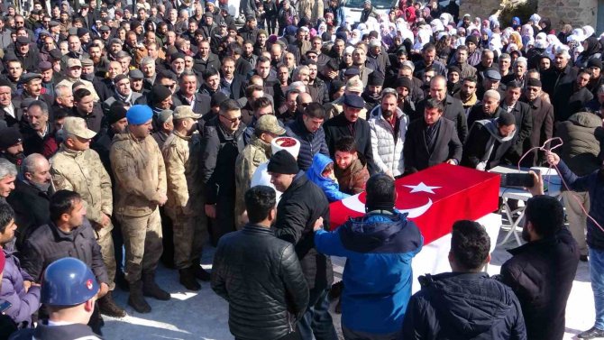 Depremde Hayatını Kaybeden Vanlı Asker Son Yolculuğuna Uğurlandı