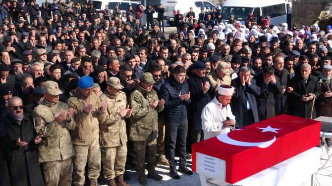 Depremde Hayatını Kaybeden Vanlı Asker Son Yolculuğuna Uğurlandı