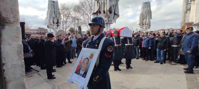 Depremde Hayatını Kaybeden Uzman Çavuş Ve Oğlu İ̇stanbul’da Defnedildi
