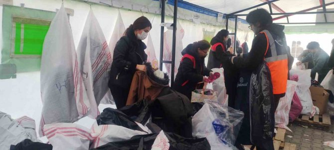 Iğdır’dan Deprem Bölgesine 50 Tır Yardım Gönderildi