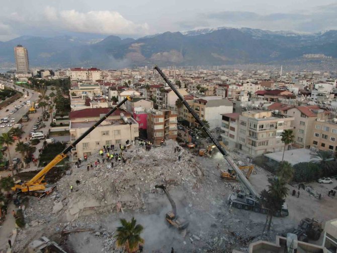İ̇skenderun Limanı’ndaki Yangının Soğutma Çalışmaları Karadan Ve Denizden Devam Ediyor