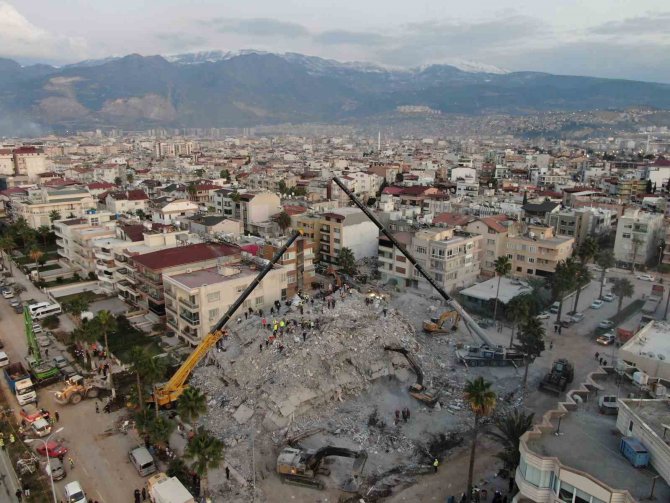İ̇skenderun Limanı’ndaki Yangının Soğutma Çalışmaları Karadan Ve Denizden Devam Ediyor
