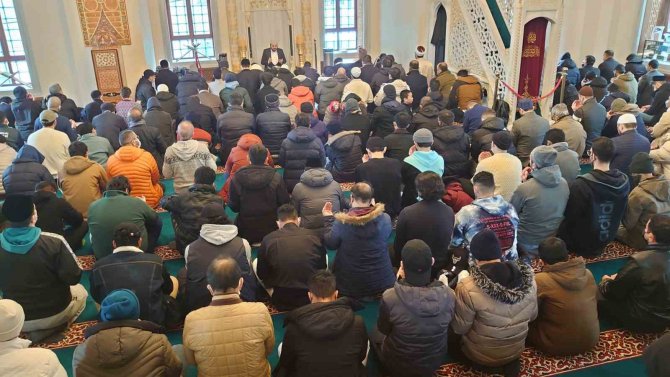Tokyo Camii’nde Depremde Hayatını Kaybedenler İçin Gıyabi Cenaze Namazı