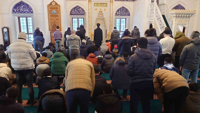 Tokyo Camii’nde Depremde Hayatını Kaybedenler İçin Gıyabi Cenaze Namazı