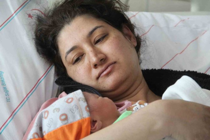 Depremden Kurtulup 2. Bebeği Dünyaya Gelen Baba: "Sevinemiyoruz"