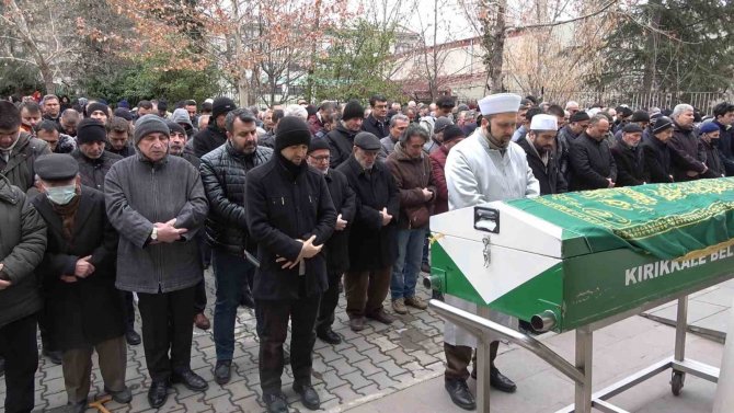 Depremin Yıktığı Binanın Enkazında Kalan 10 Yaşındaki Çocuk Toprağa Verildi