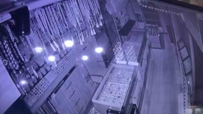 Mardin’de Deprem Anı Güvenlik Kameralarına Böyle Yansıdı