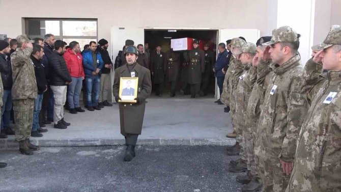 Depremde Hayatını Kaybeden Uzman Çavuş Ve Eşi Son Yolculuğuna Uğurlandı