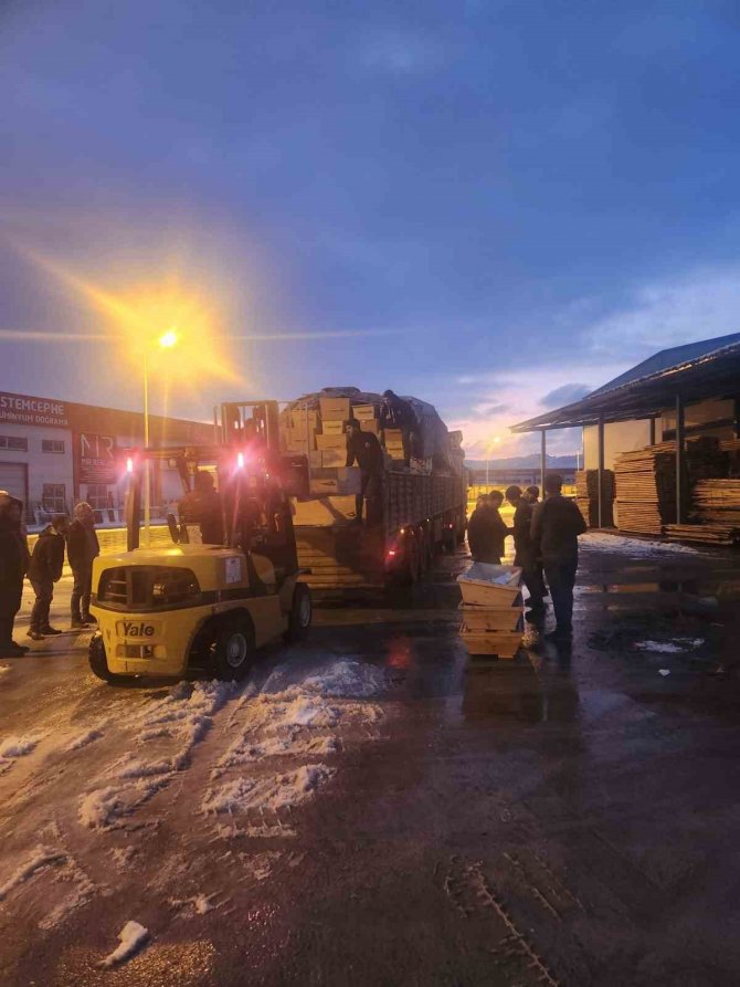 Kayseri Mobilyacılar Odası, Kumsmall Avm, Mobi̇tek Ve Mobi̇boya Deprem Bölgesi İçin Seferber Oldu