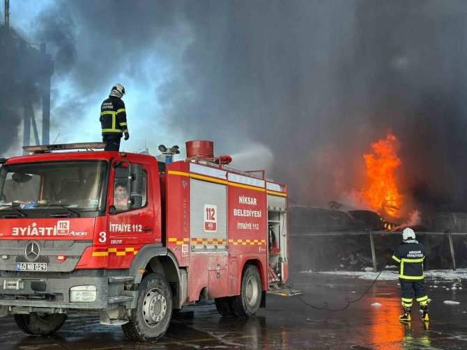 Ak Partili 807 Belediye Deprem Bölgesinde Yaraları Sarıyor