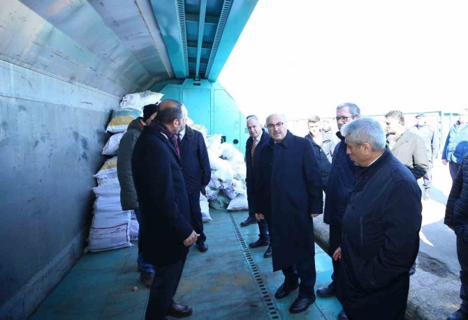 İ̇zmir’den Deprem Bölgesine Yardım Treni