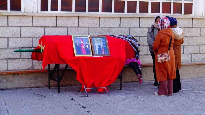 Depremde Hayatını Kaybeden Karamanlı Genç Hakim Toprağa Verildi