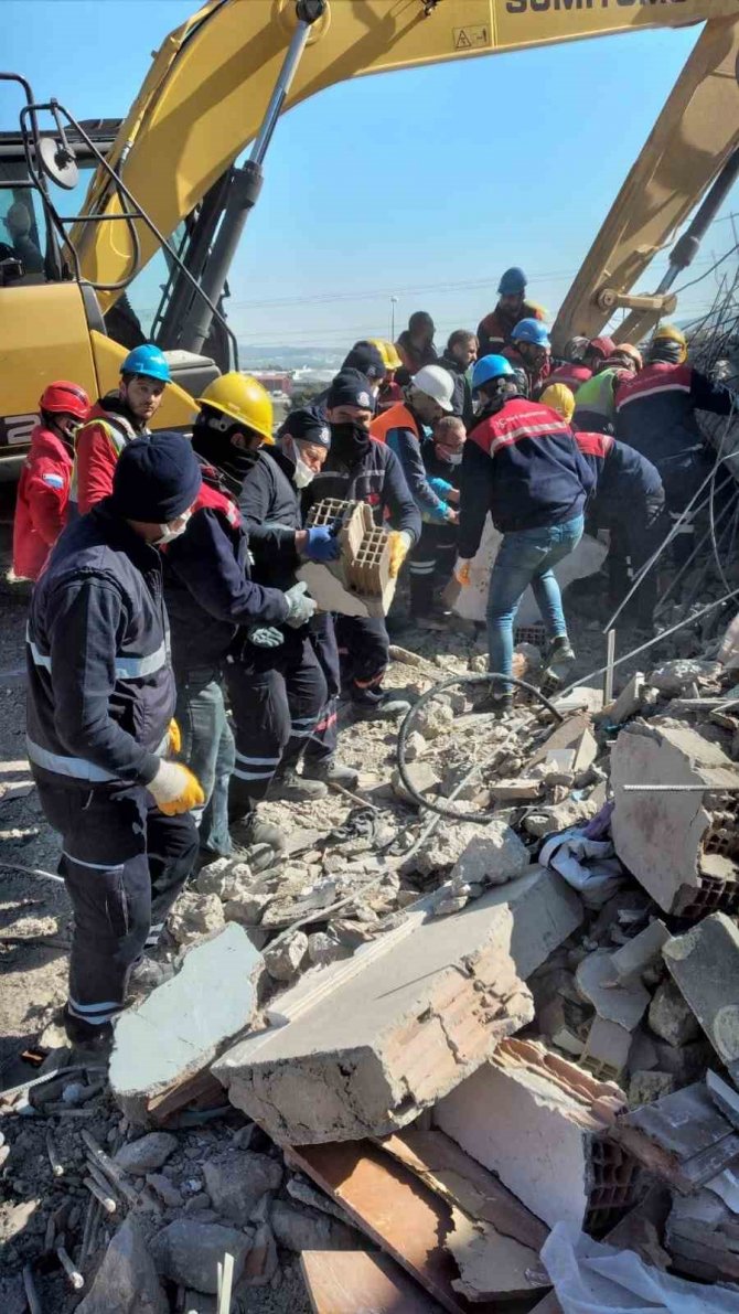 Karesi Arama Kurtarma Timi Çalışmalarını Sürdürüyor