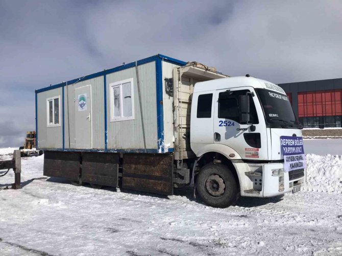 Kayseri Büyükşehir’den Adıyaman’a İş Makineleri, Elbistan’a Konteynır Gönderildi